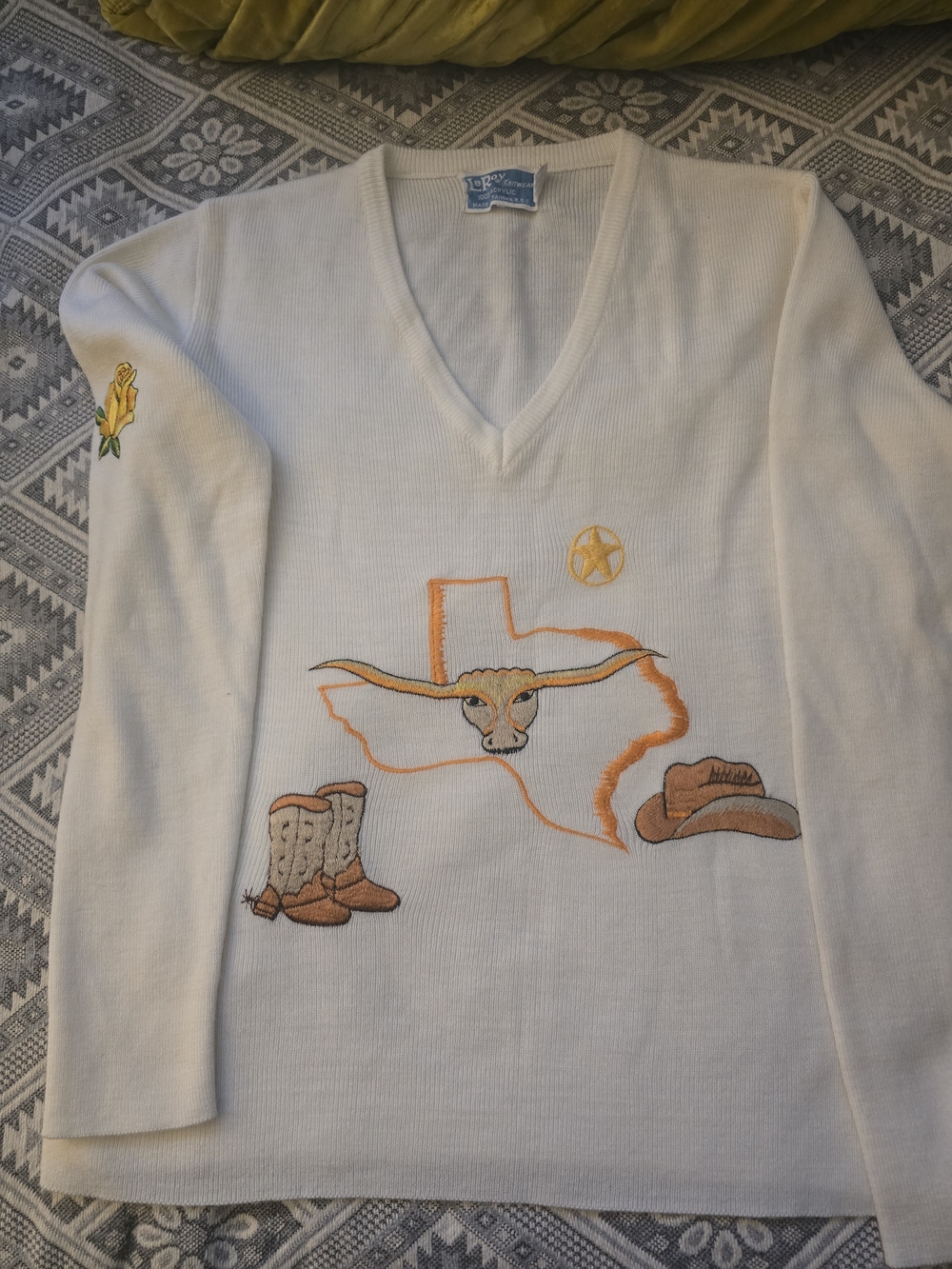 White V-Neck Sweater with Texas Embroidered Motif - Unknown Brand